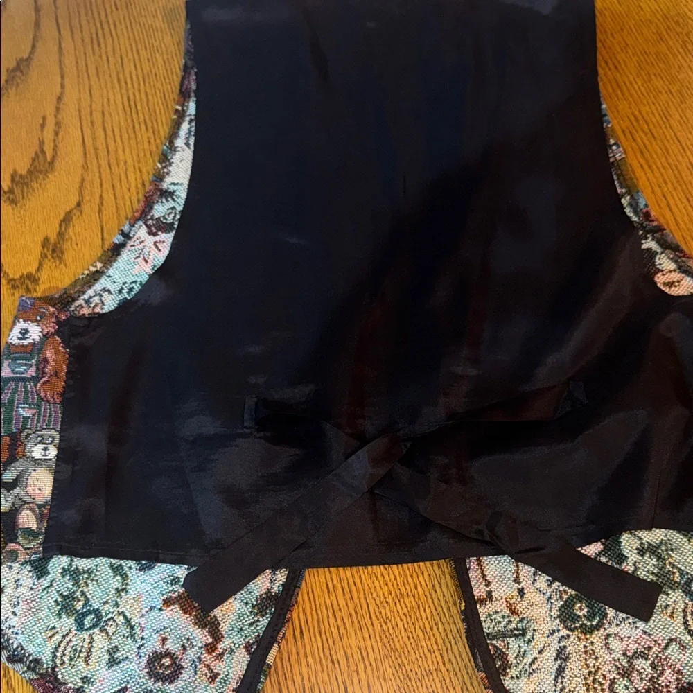 Facets Bear Patterned Vest - Picture 5 of 7
